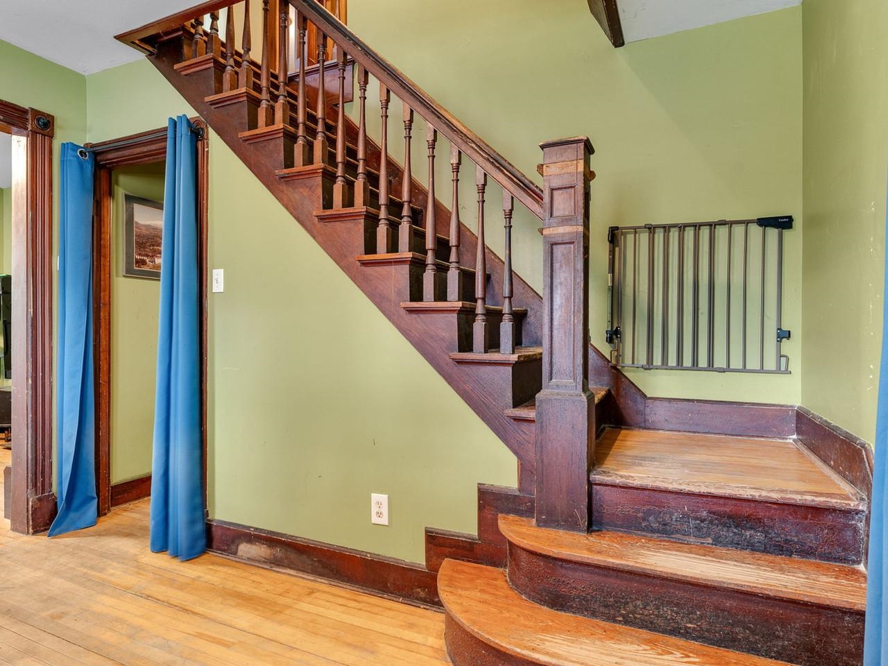 Beatiful original woodwork