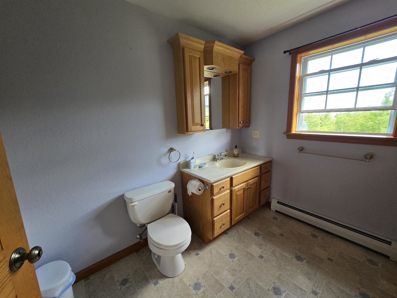 Full bath 2nd floor