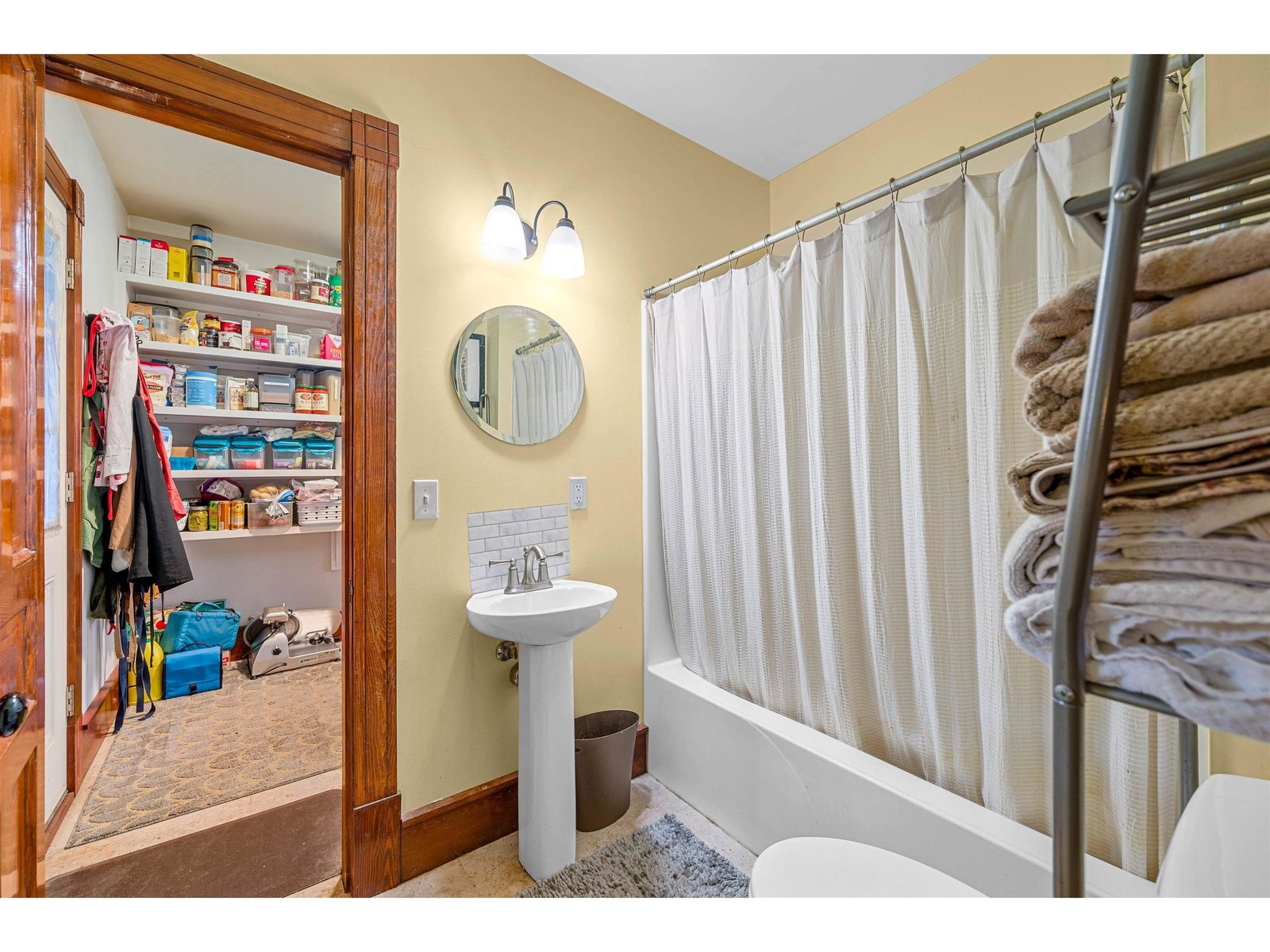 1st Floor Full BA off Office/BR
