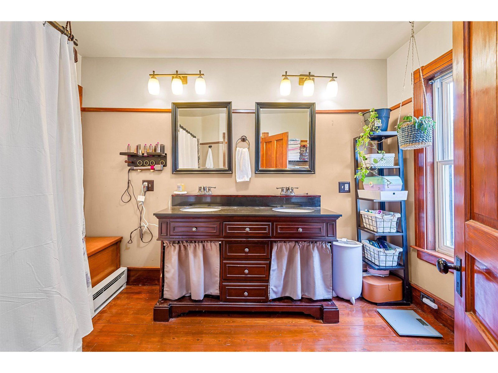 2nd Floor Full Bath