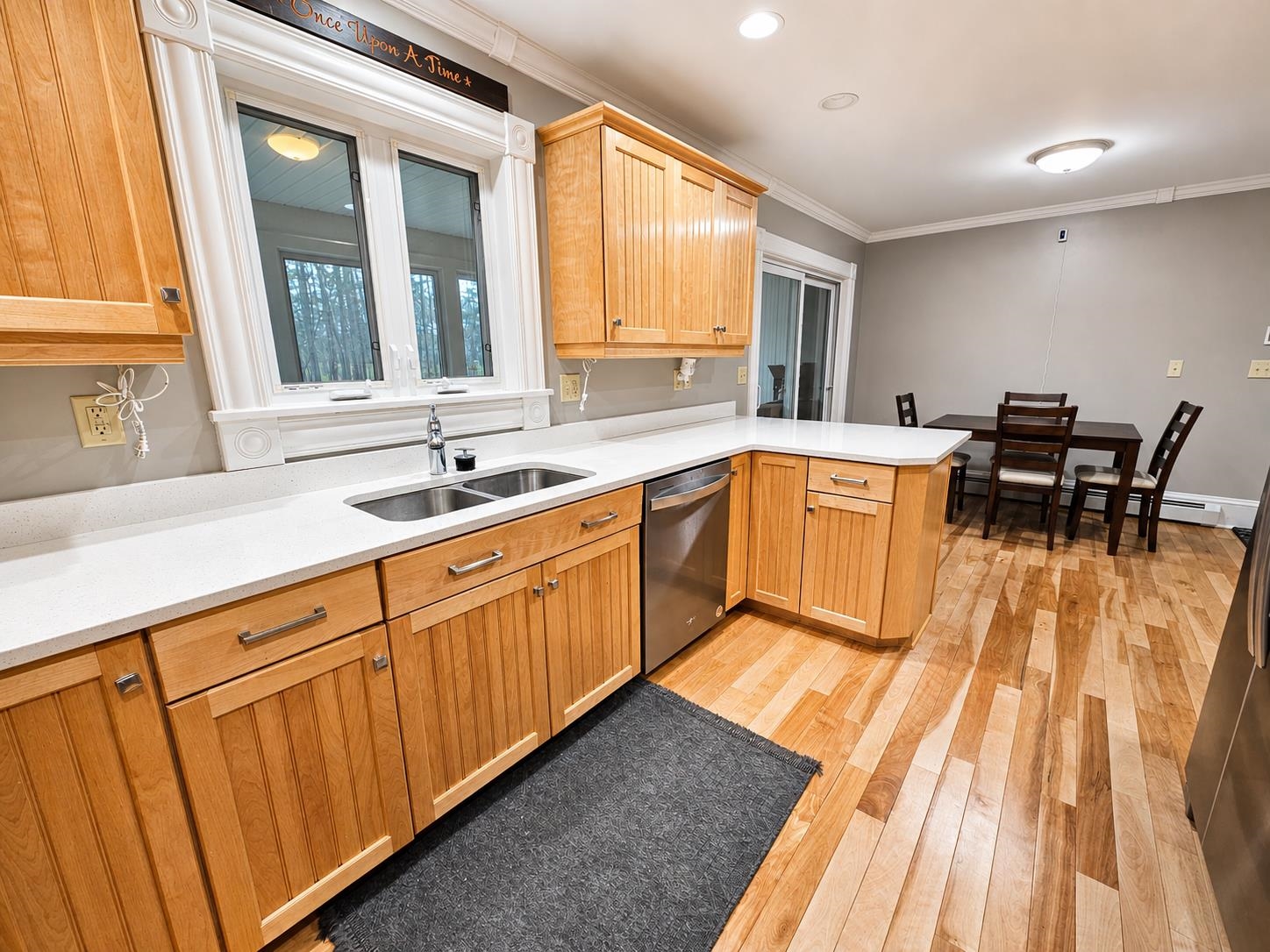 Eat-In Kitchen