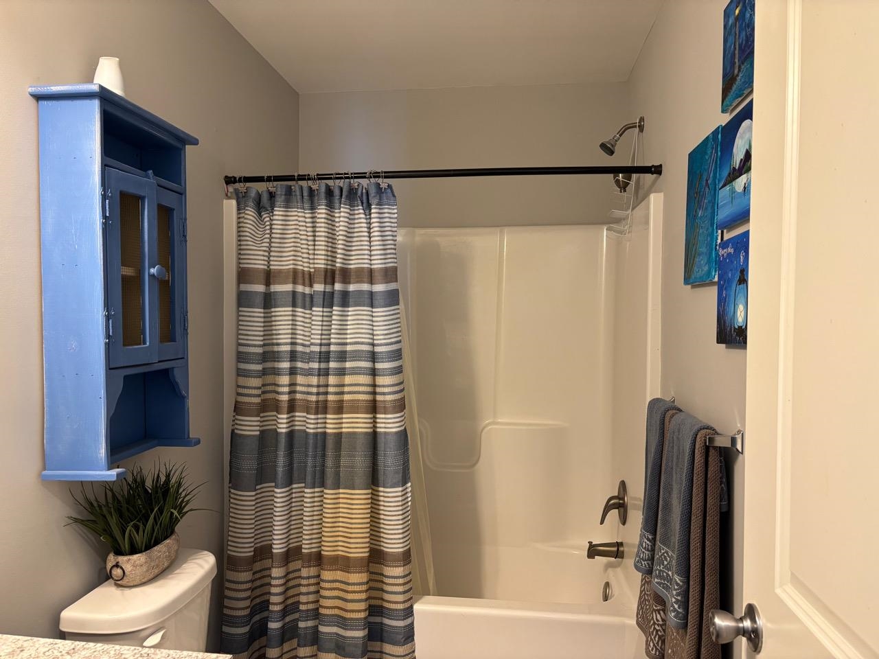 Guest Bath with Tub & Shower