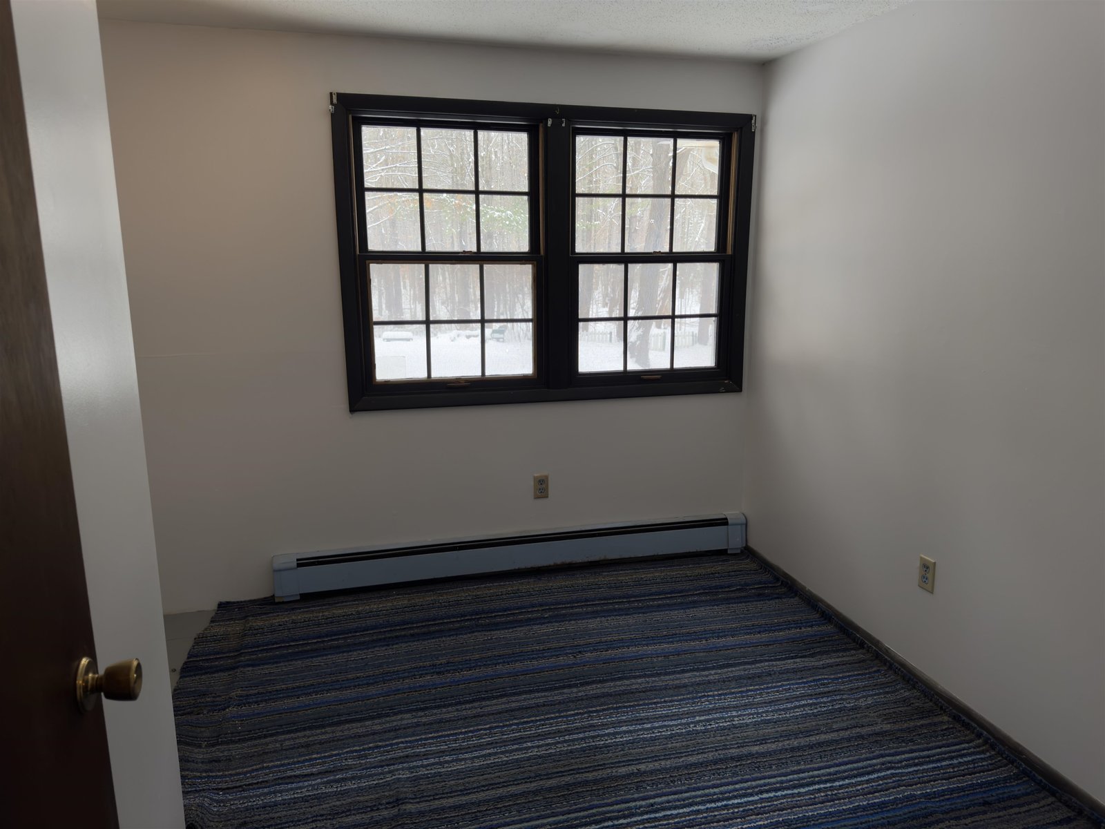 Bedroom and Washer/Dryer Hookups
