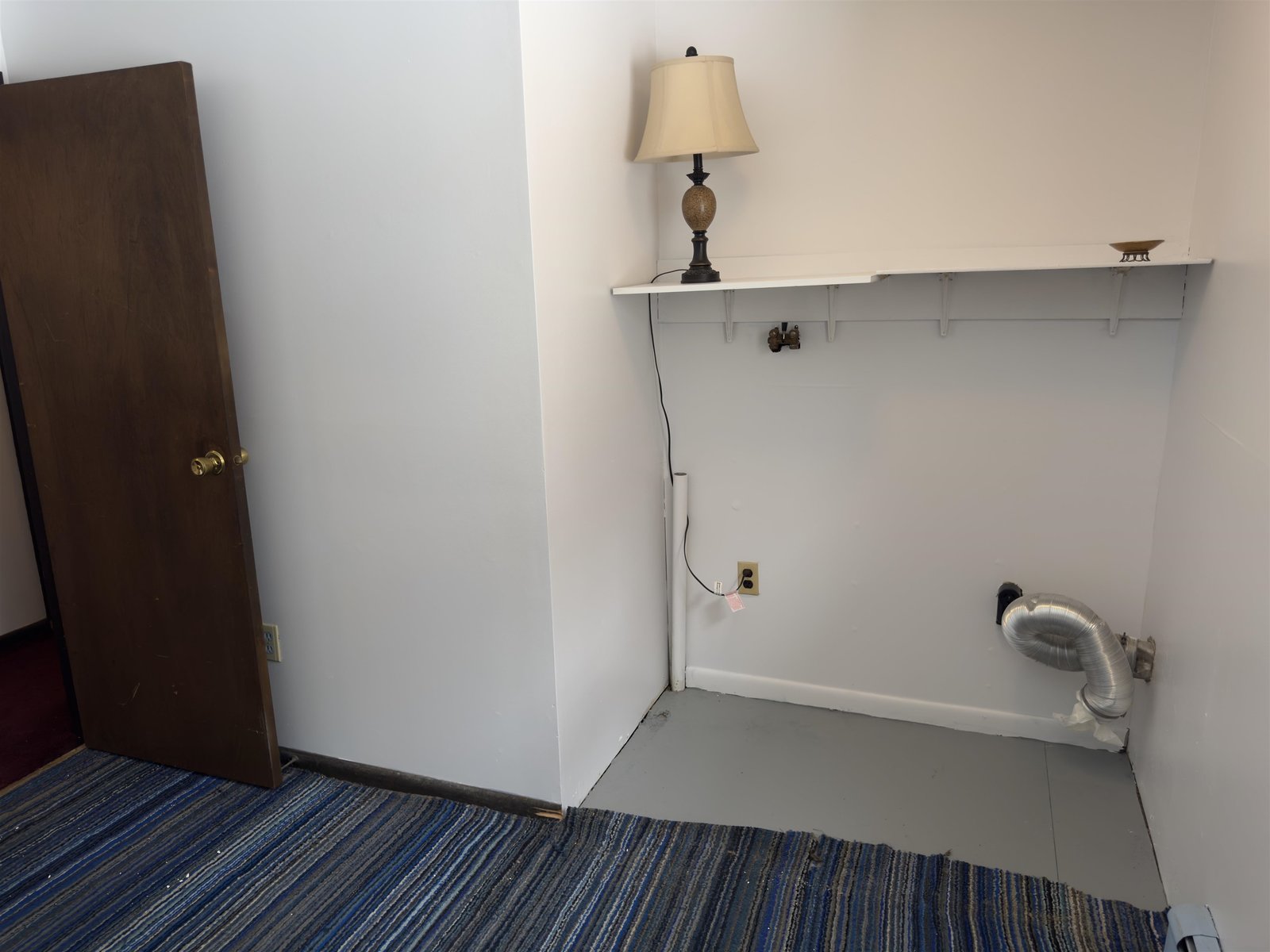 Bedroom & Washer/Dryer Hookups