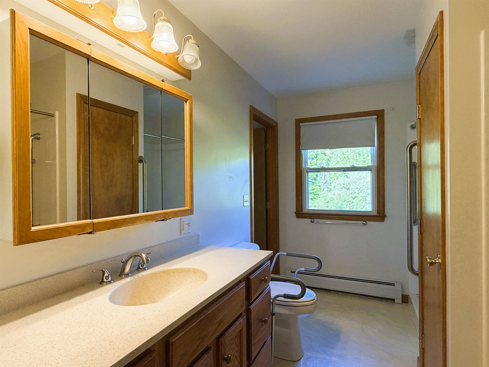 Full Bath Entry from Hallway