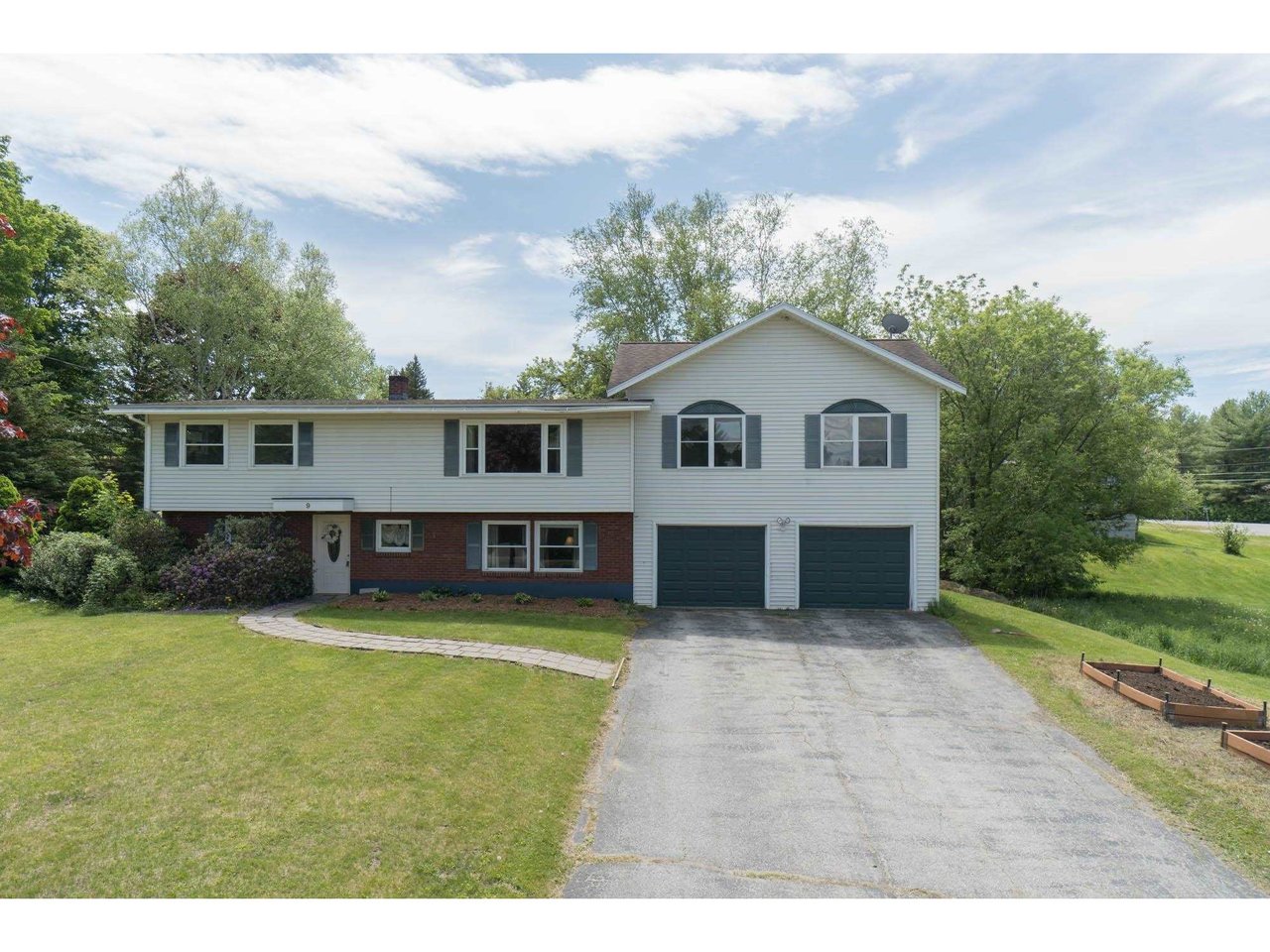 9 Meadowcrest Lane