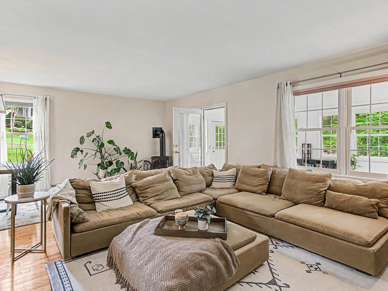 9 White Lilac Way