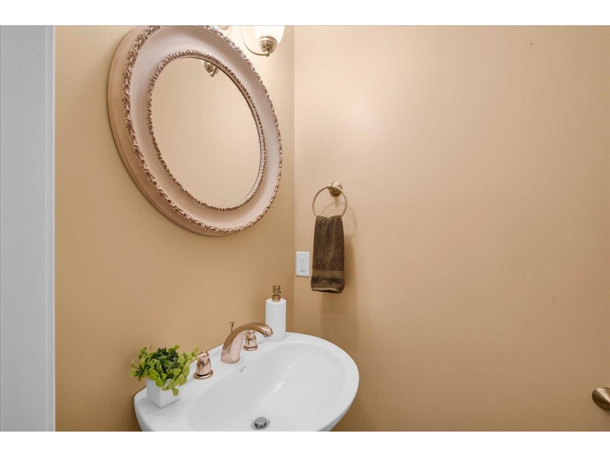 1st Floor 1/2 Bathroom