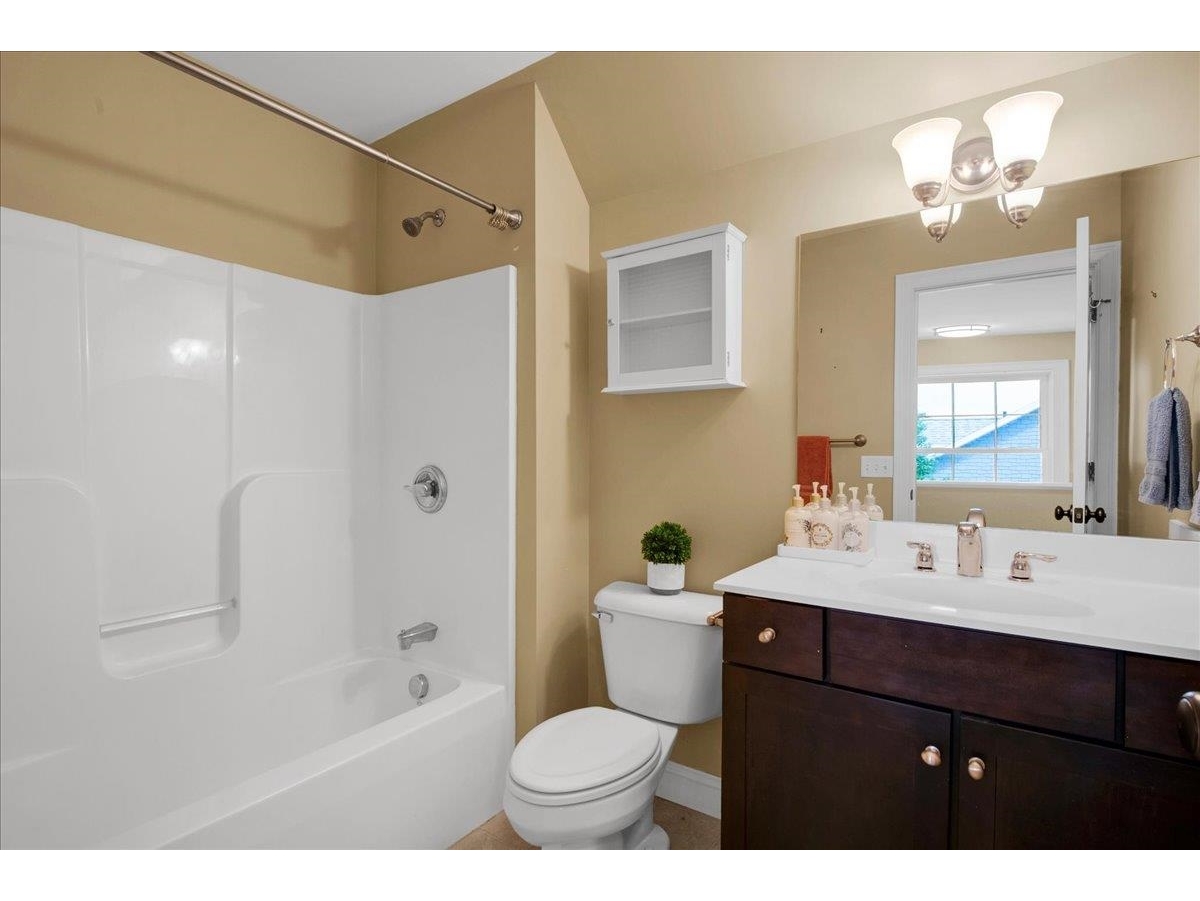2nd Floor - Full Bathroom