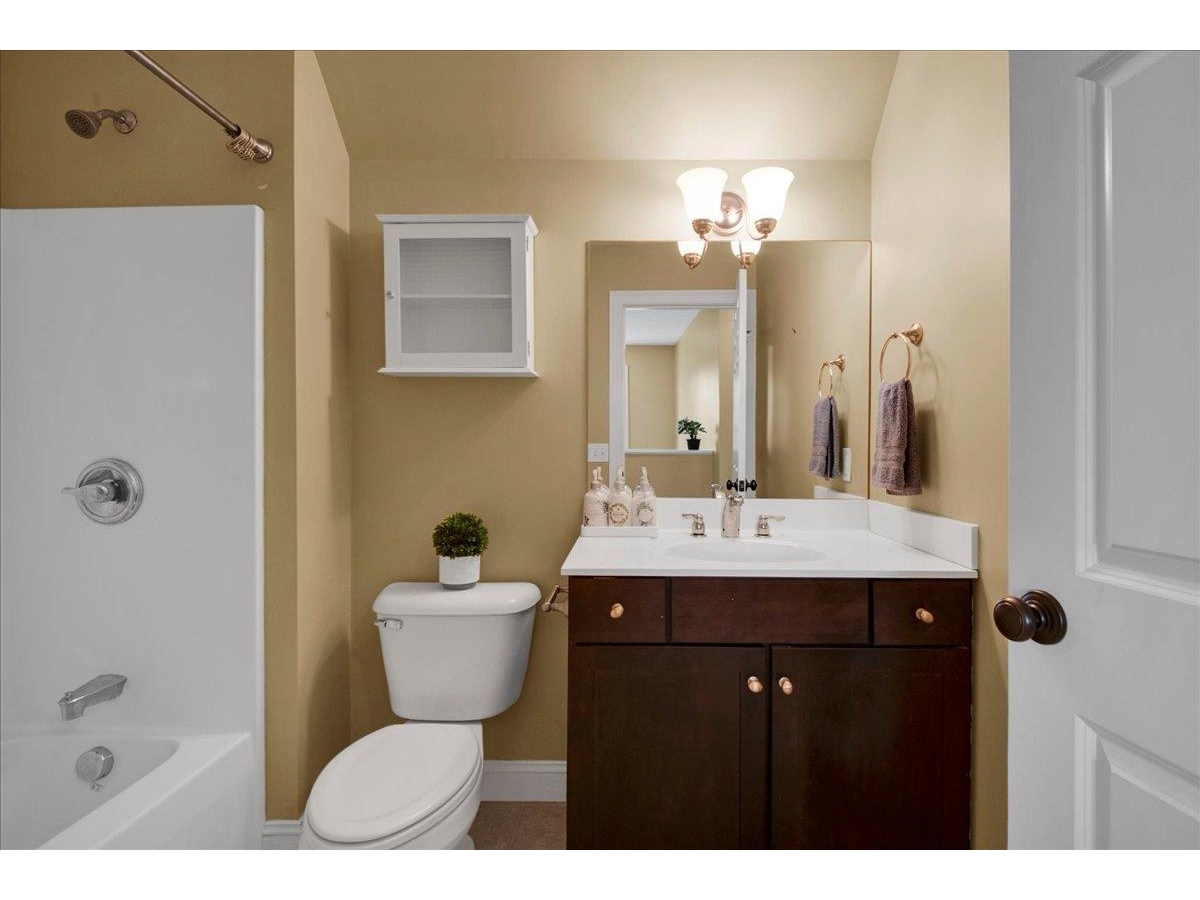 2nd Floor - Full Bathroom