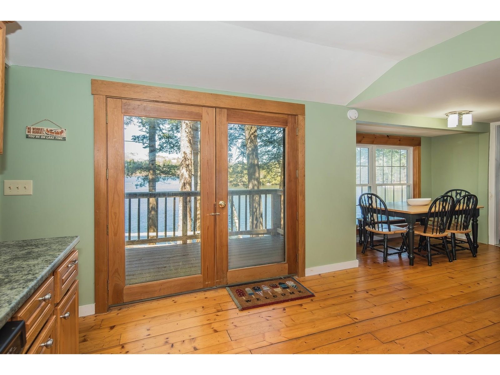90 White's Point Road