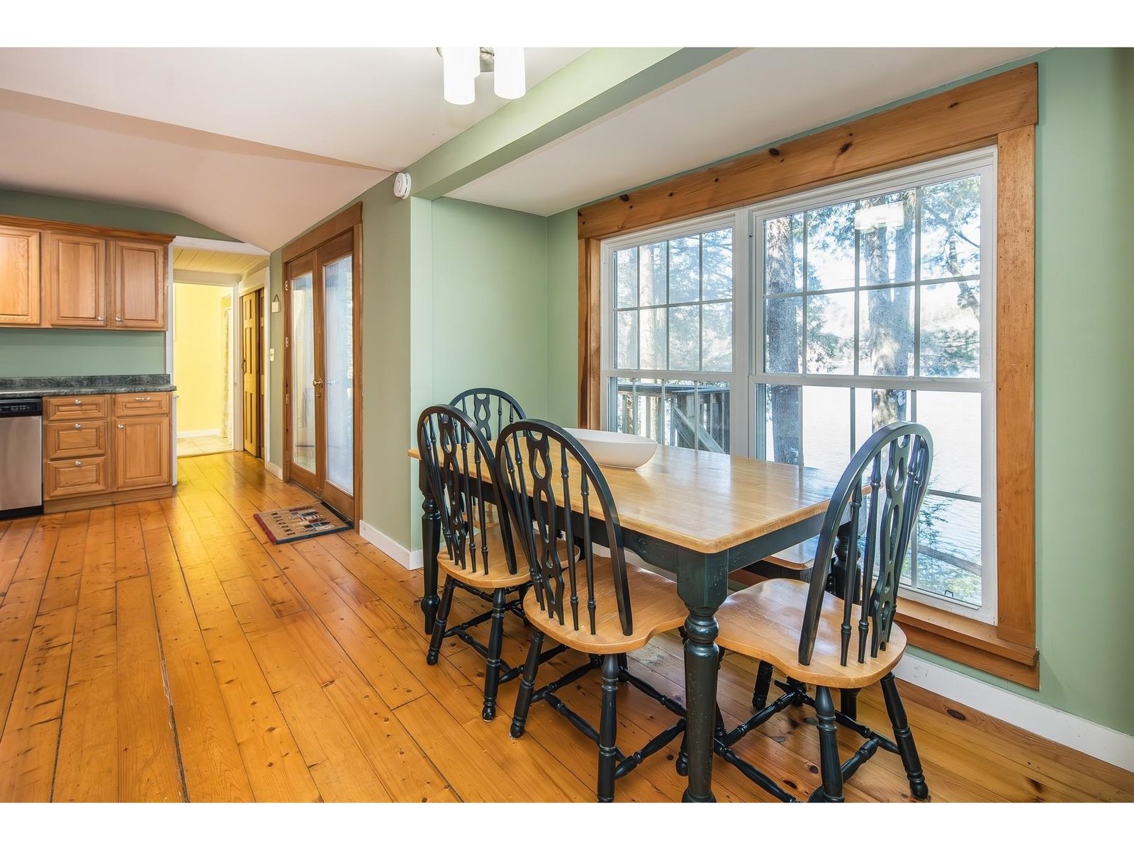 90 White's Point Road