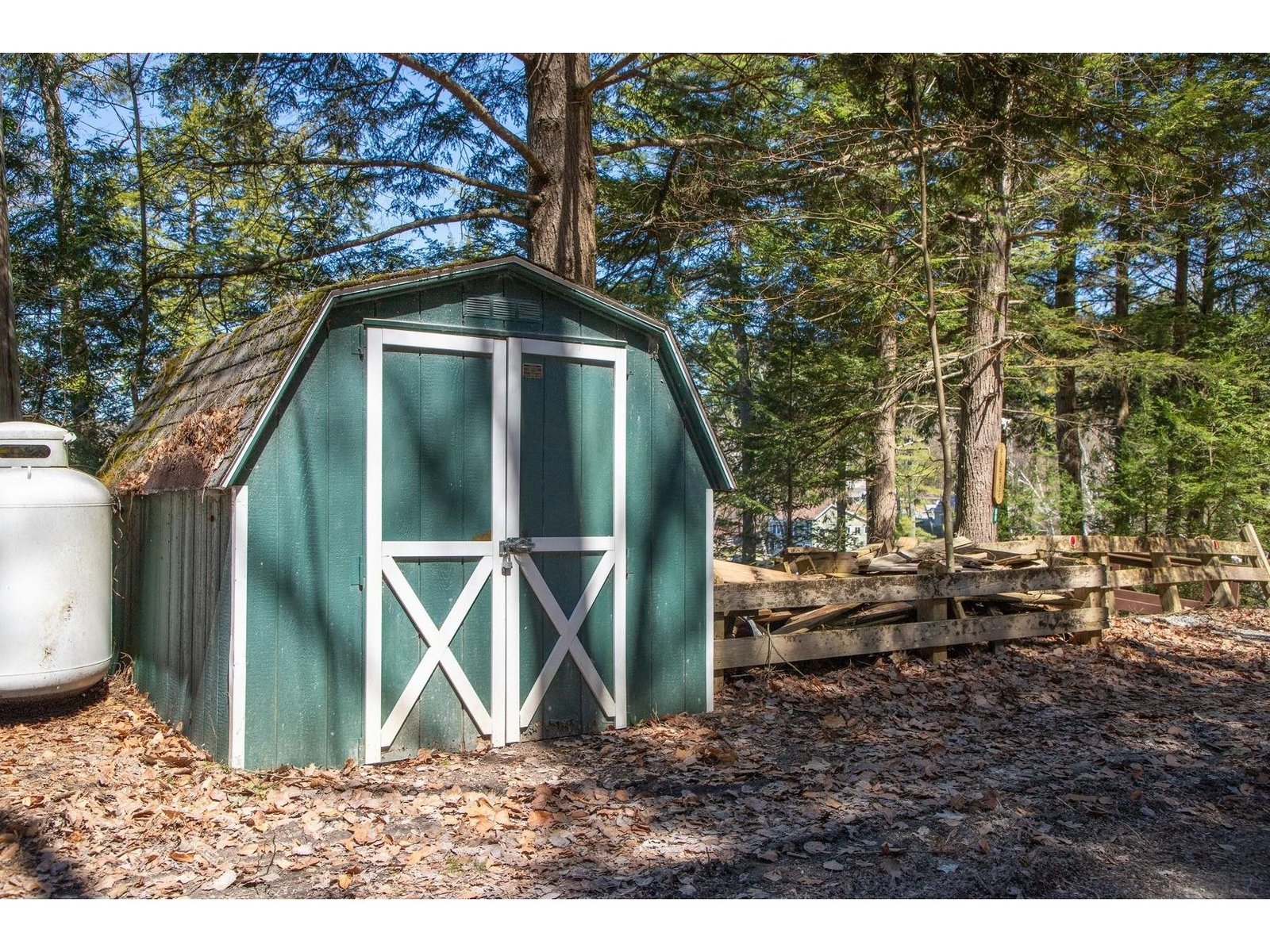 90 White's Point Road
