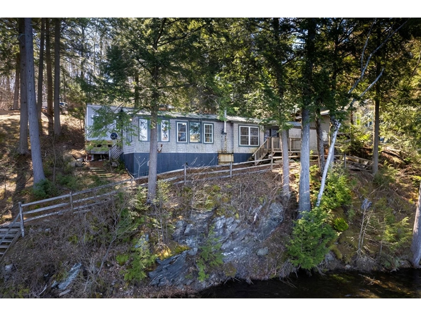 90 White's Point Road