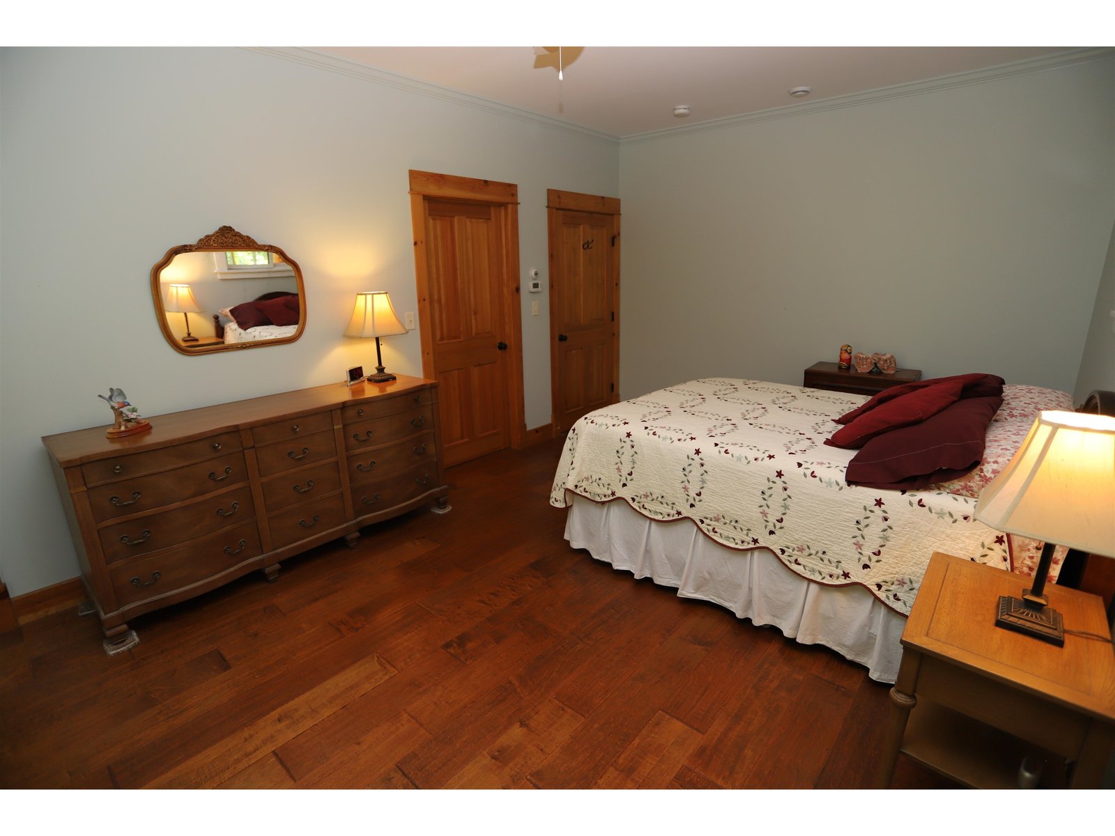 Primary Bed w/Attachd 3/4 Bath