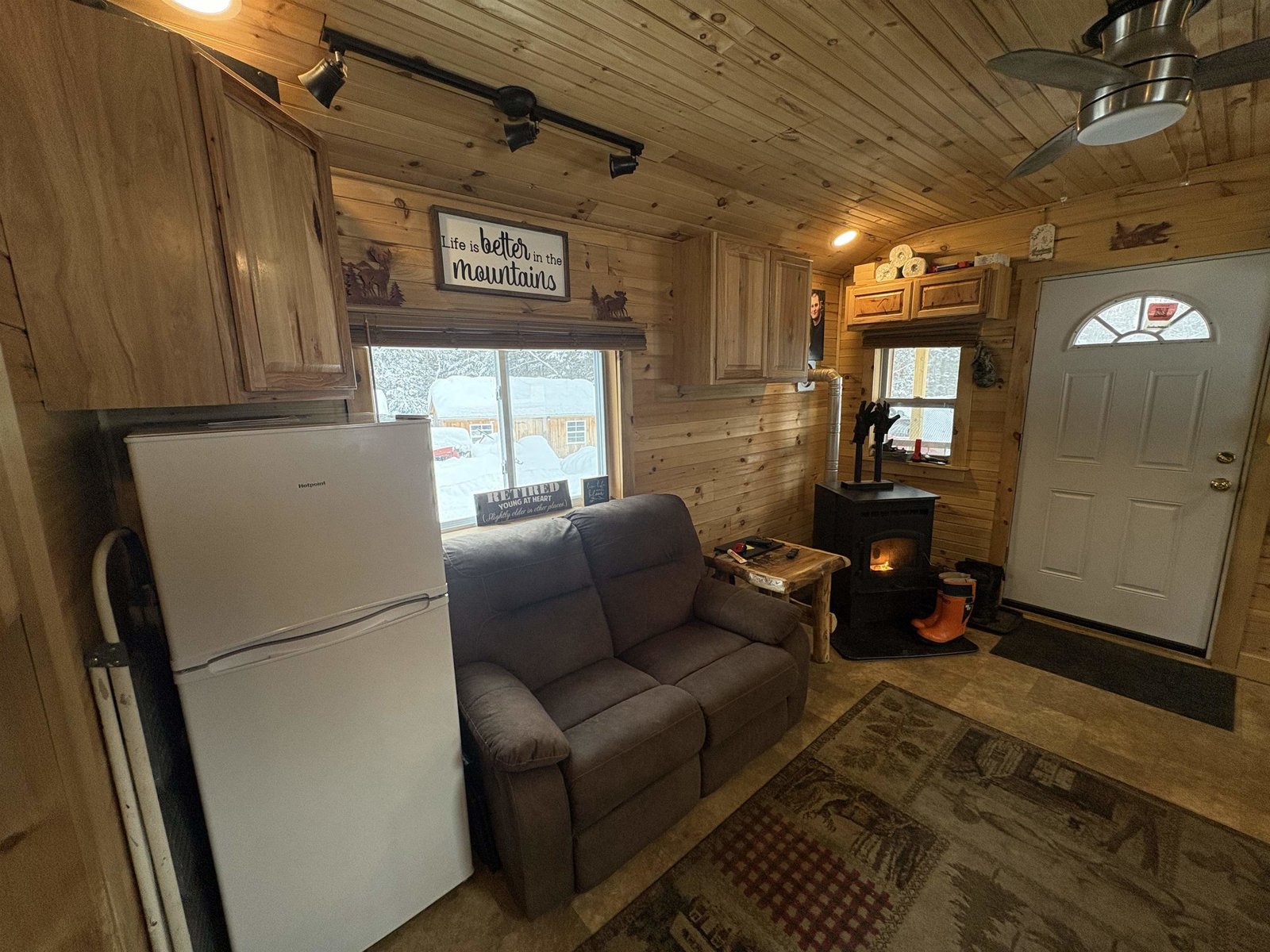 905 Peak Road