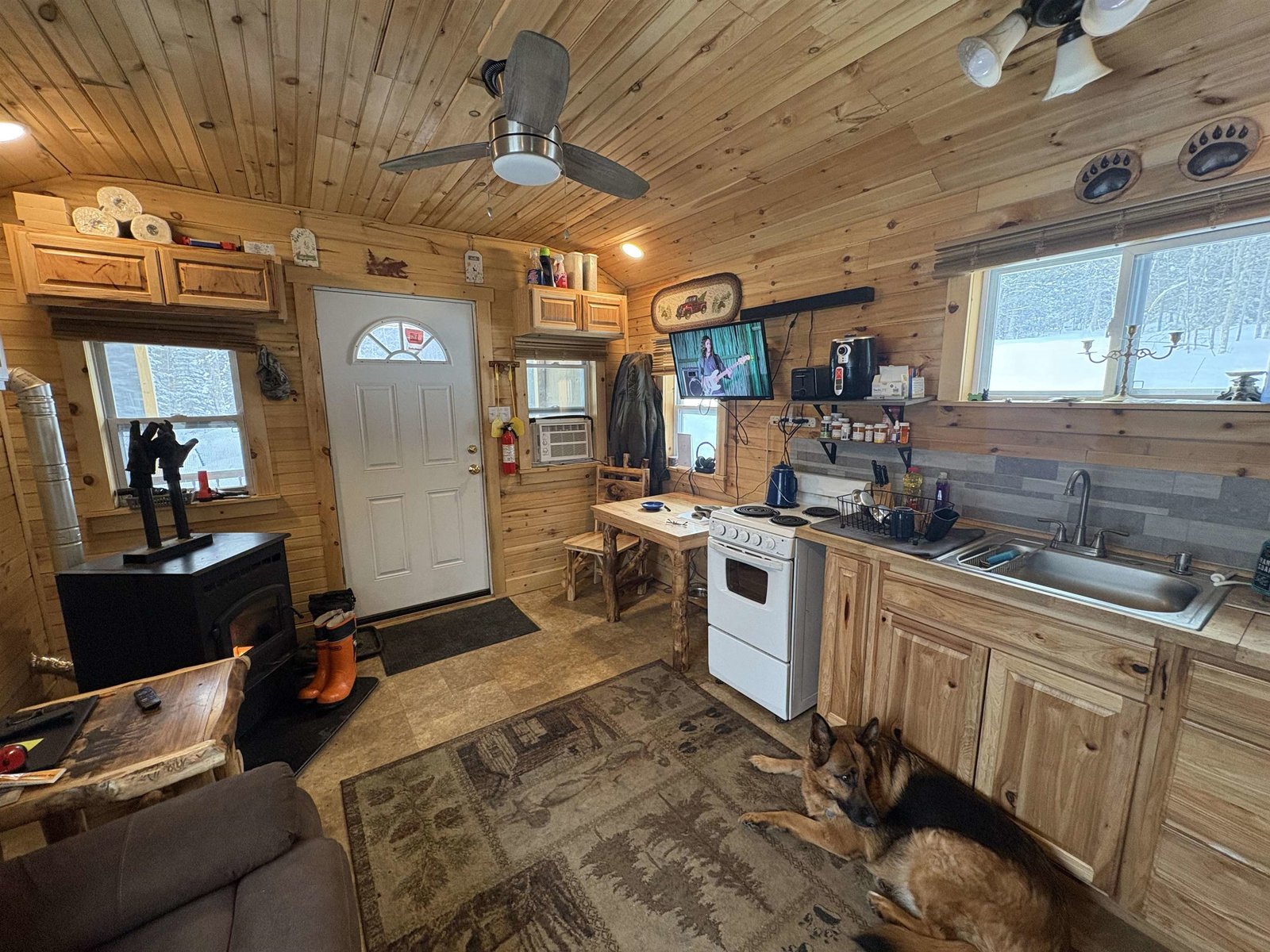 905 Peak Road
