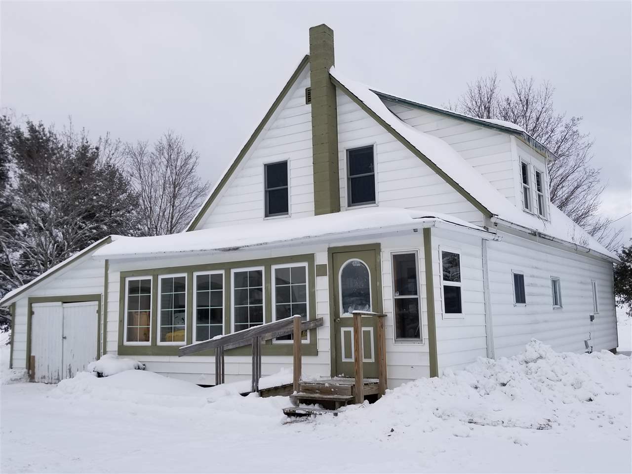 905 Searles Road