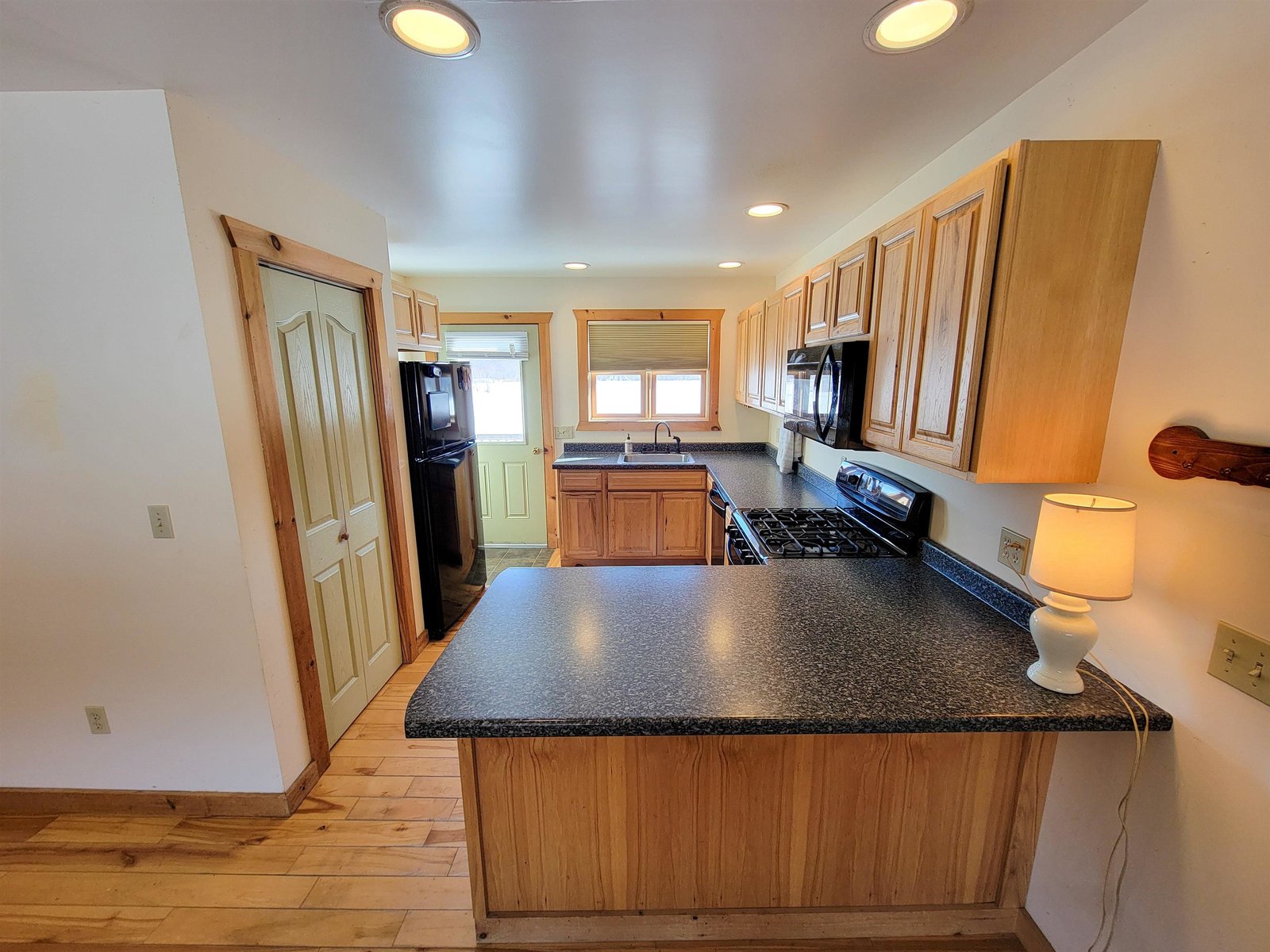 Expansive Countertops