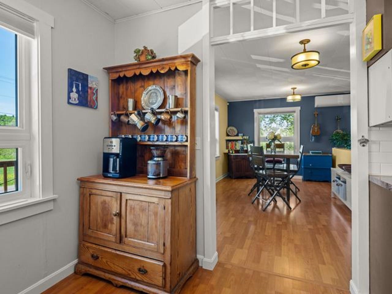 Open Sun-lit Kitchen/Dining