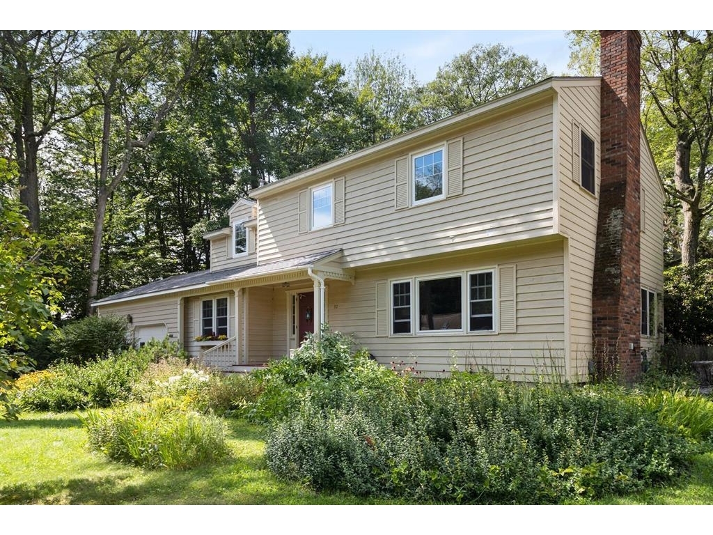92 Oakcrest Drive, Burlington