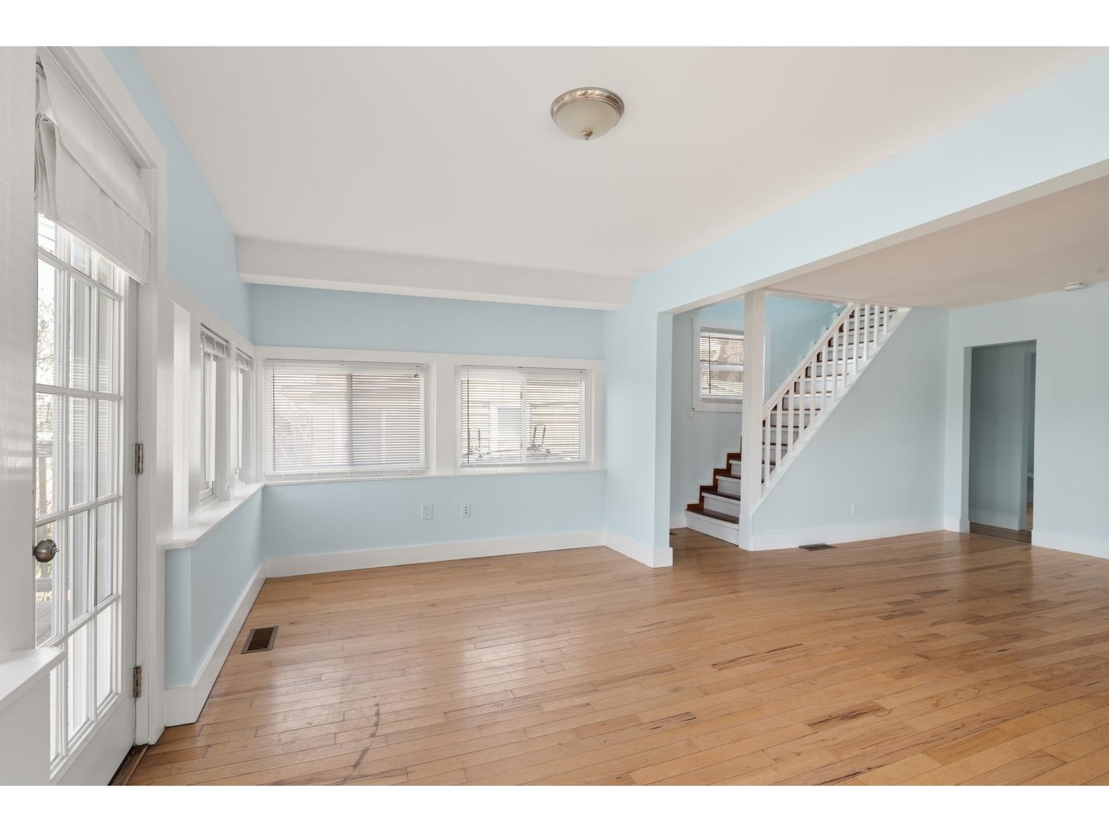 922 East Lakeshore Drive