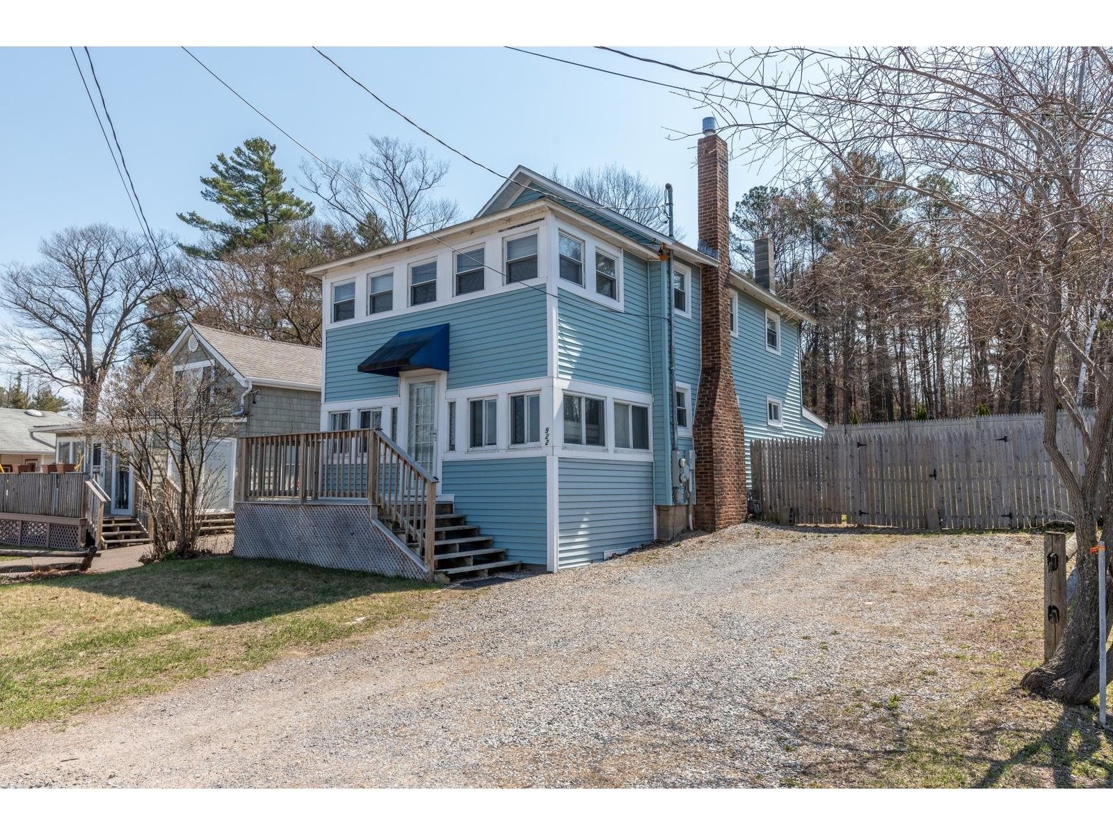 922 East Lakeshore Drive