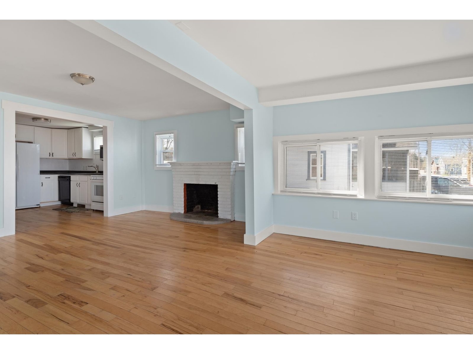 922 East Lakeshore Drive