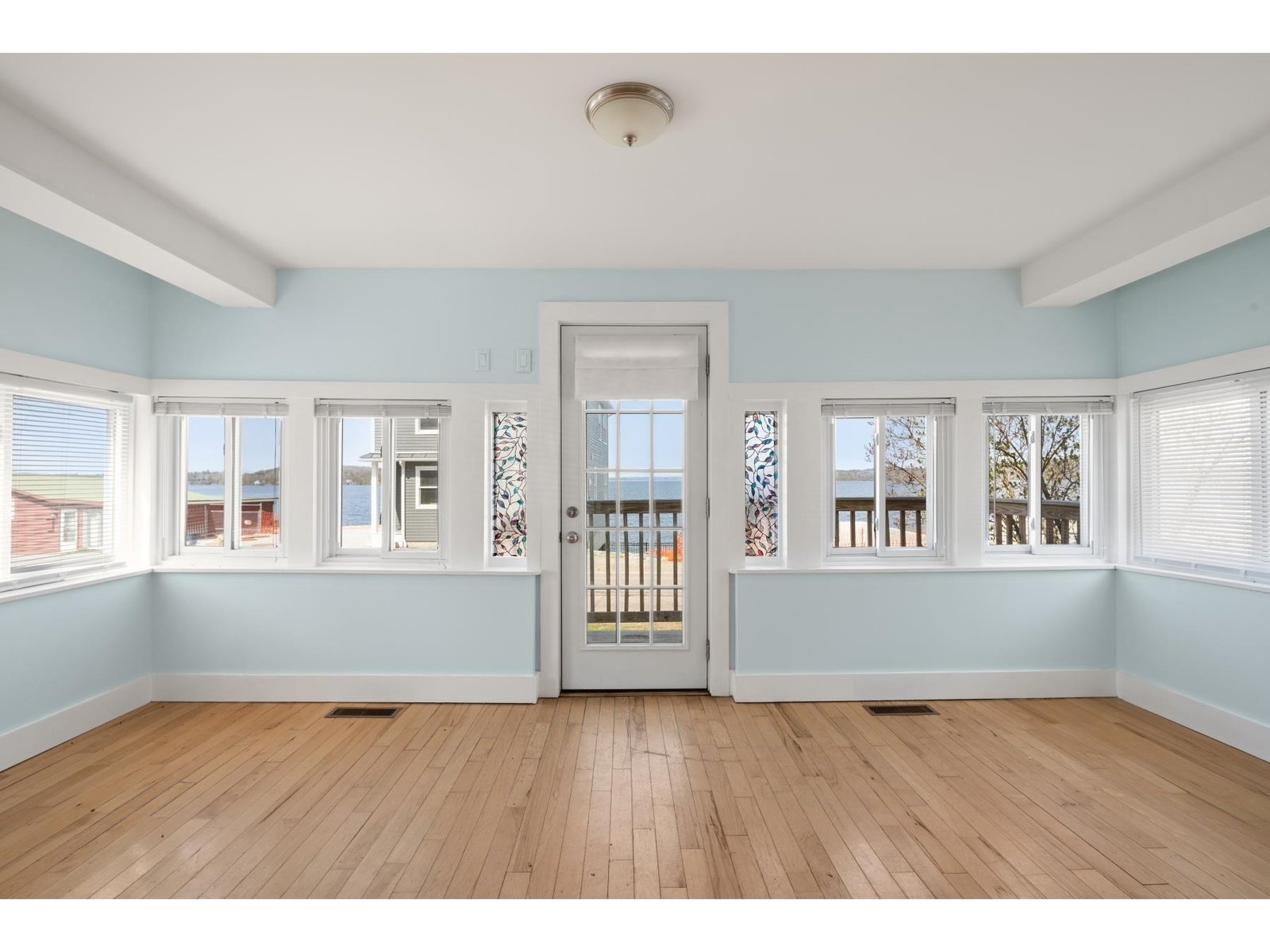 922 East Lakeshore Drive