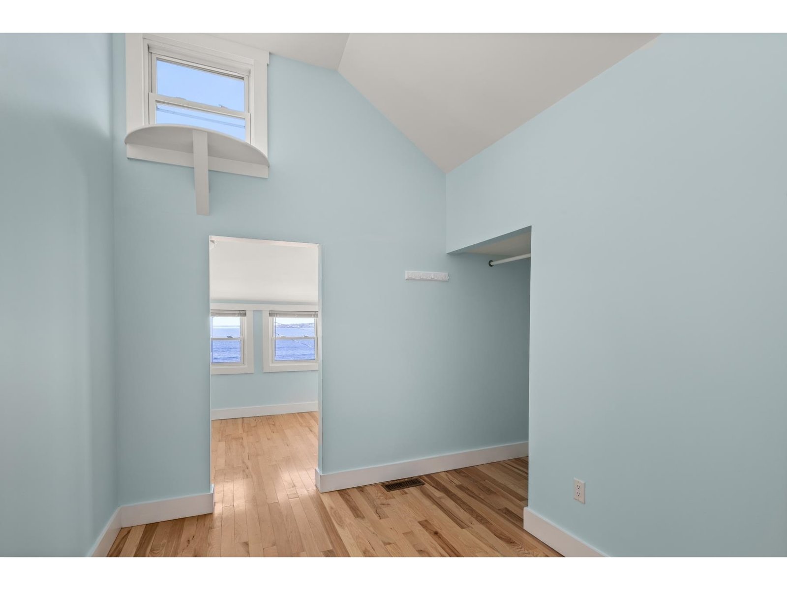 922 East Lakeshore Drive