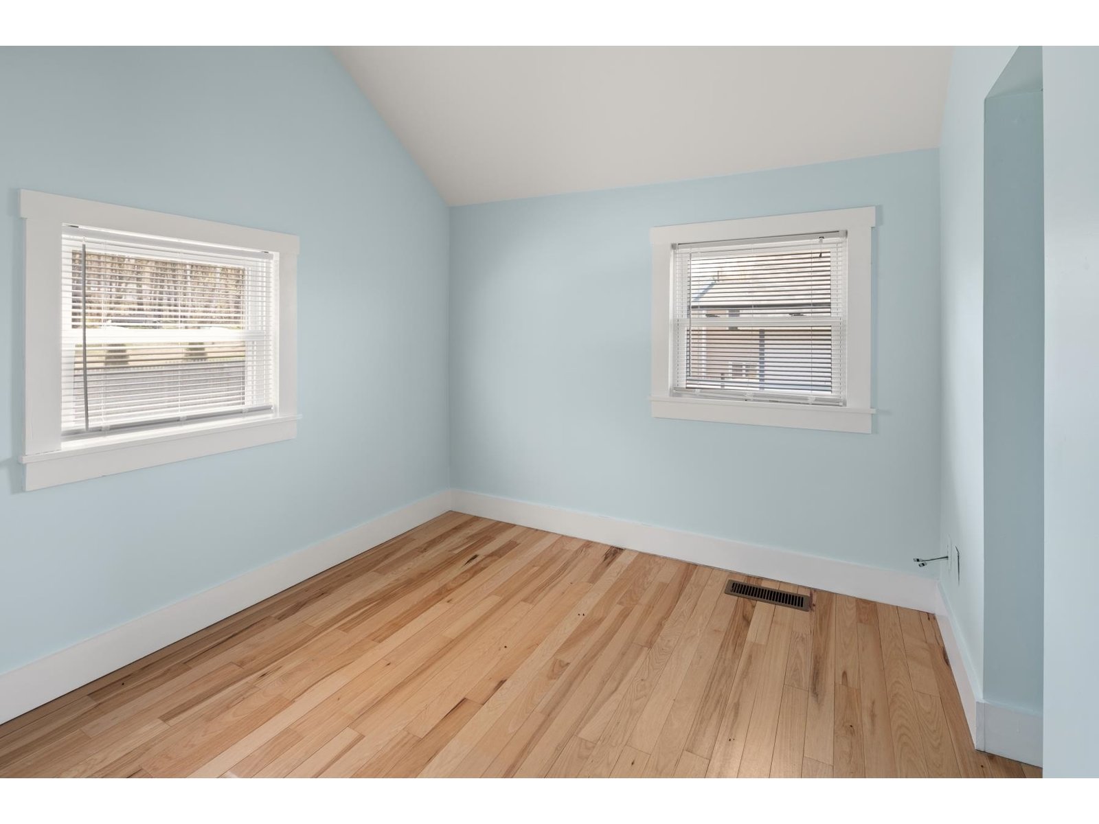Bedroom 2 with loft