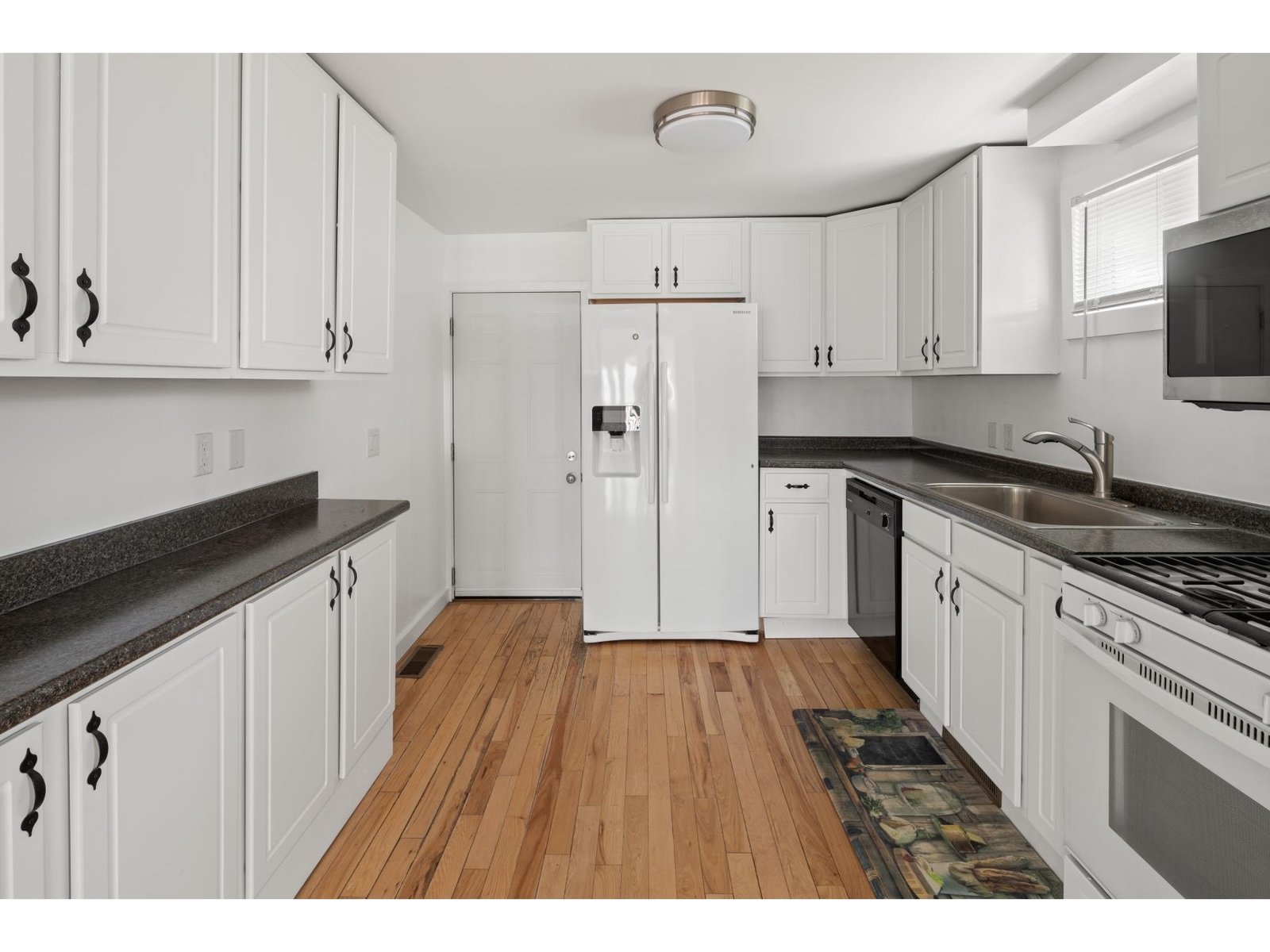 922 East Lakeshore Drive