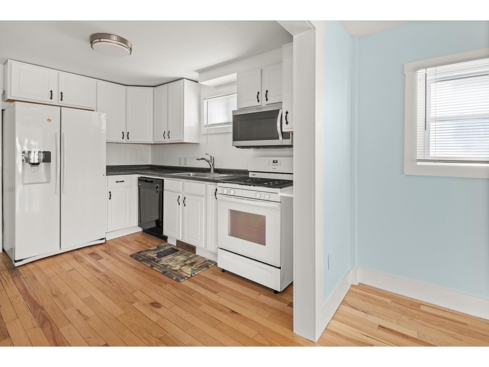 922 East Lakeshore Drive