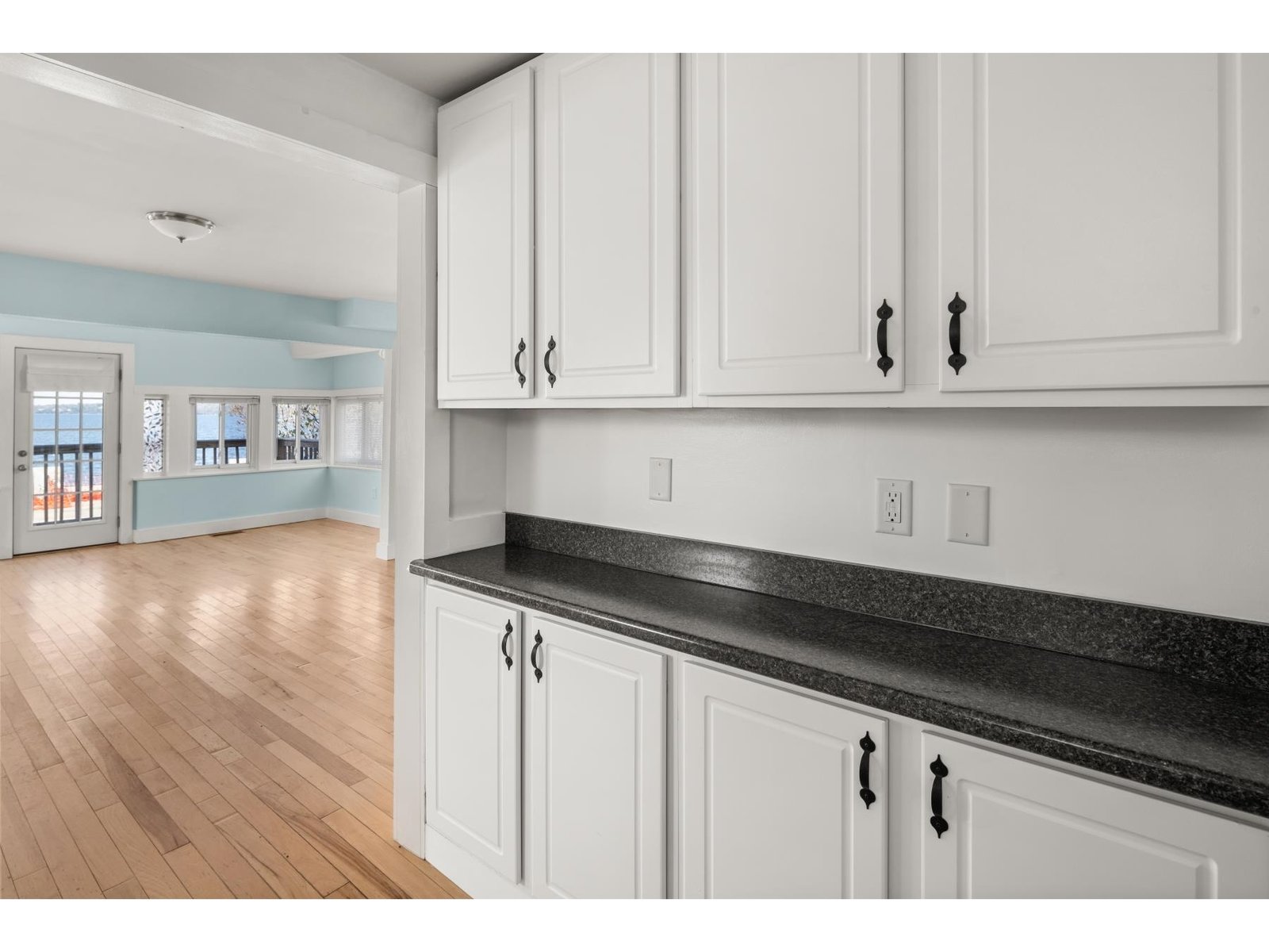922 East Lakeshore Drive