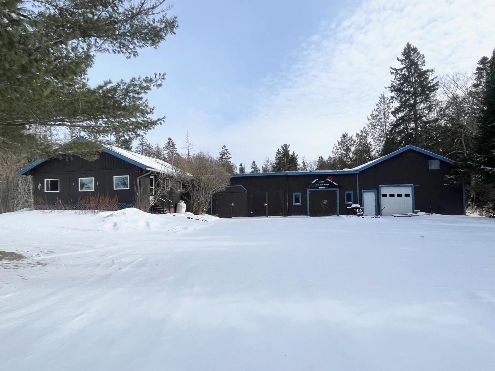 928 Holland Pond Road