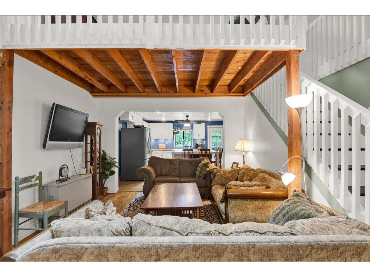 929 Codding Hollow Road