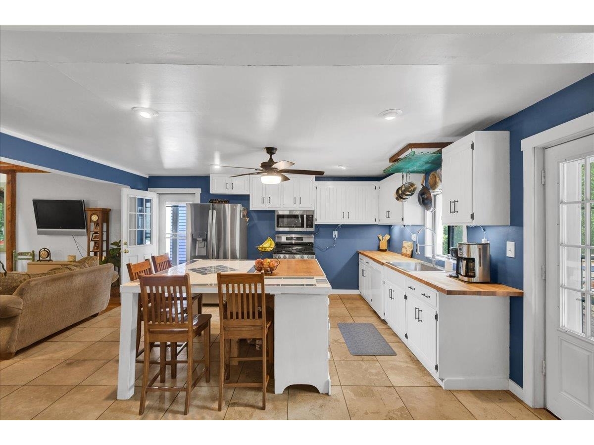 929 Codding Hollow Road