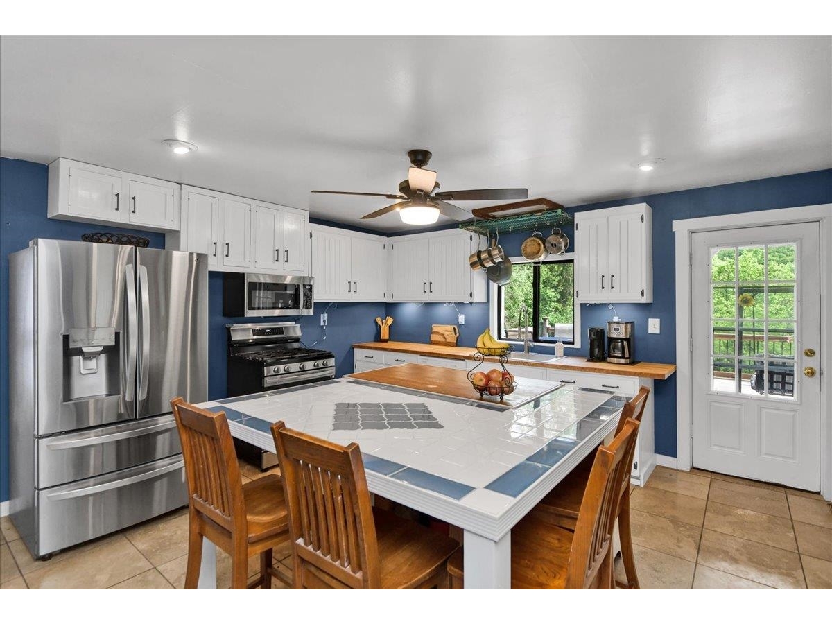 929 Codding Hollow Road