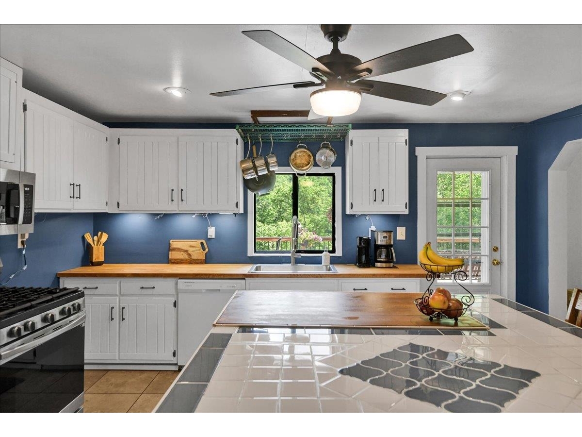 929 Codding Hollow Road