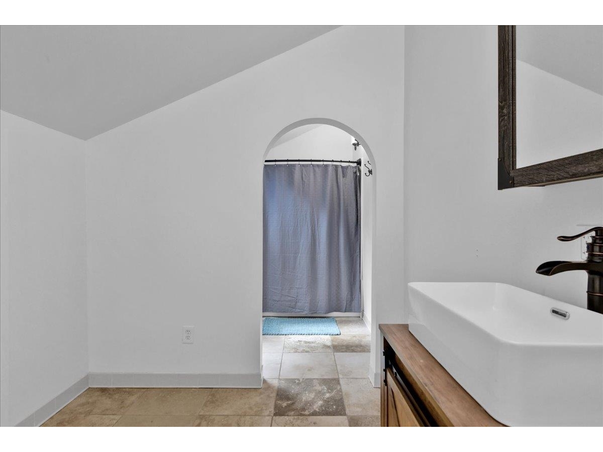 929 Codding Hollow Road