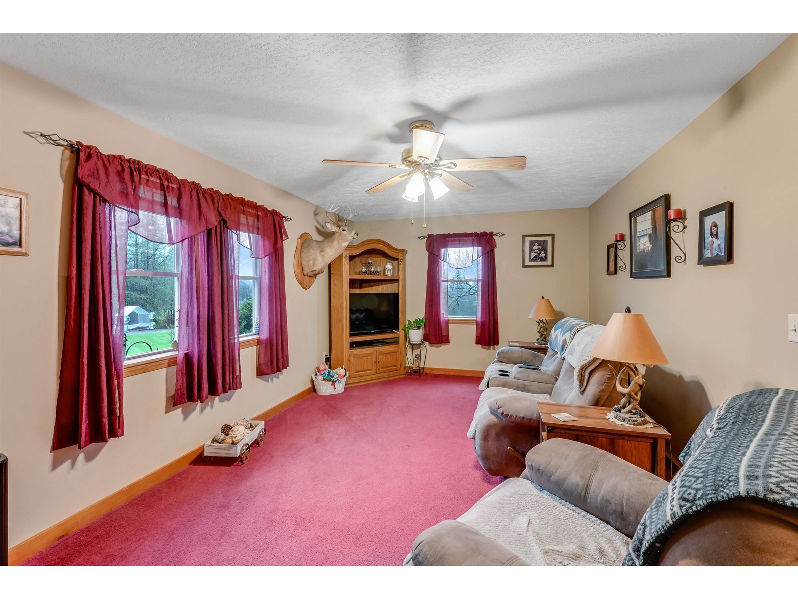 93 Carpenter Boulevard