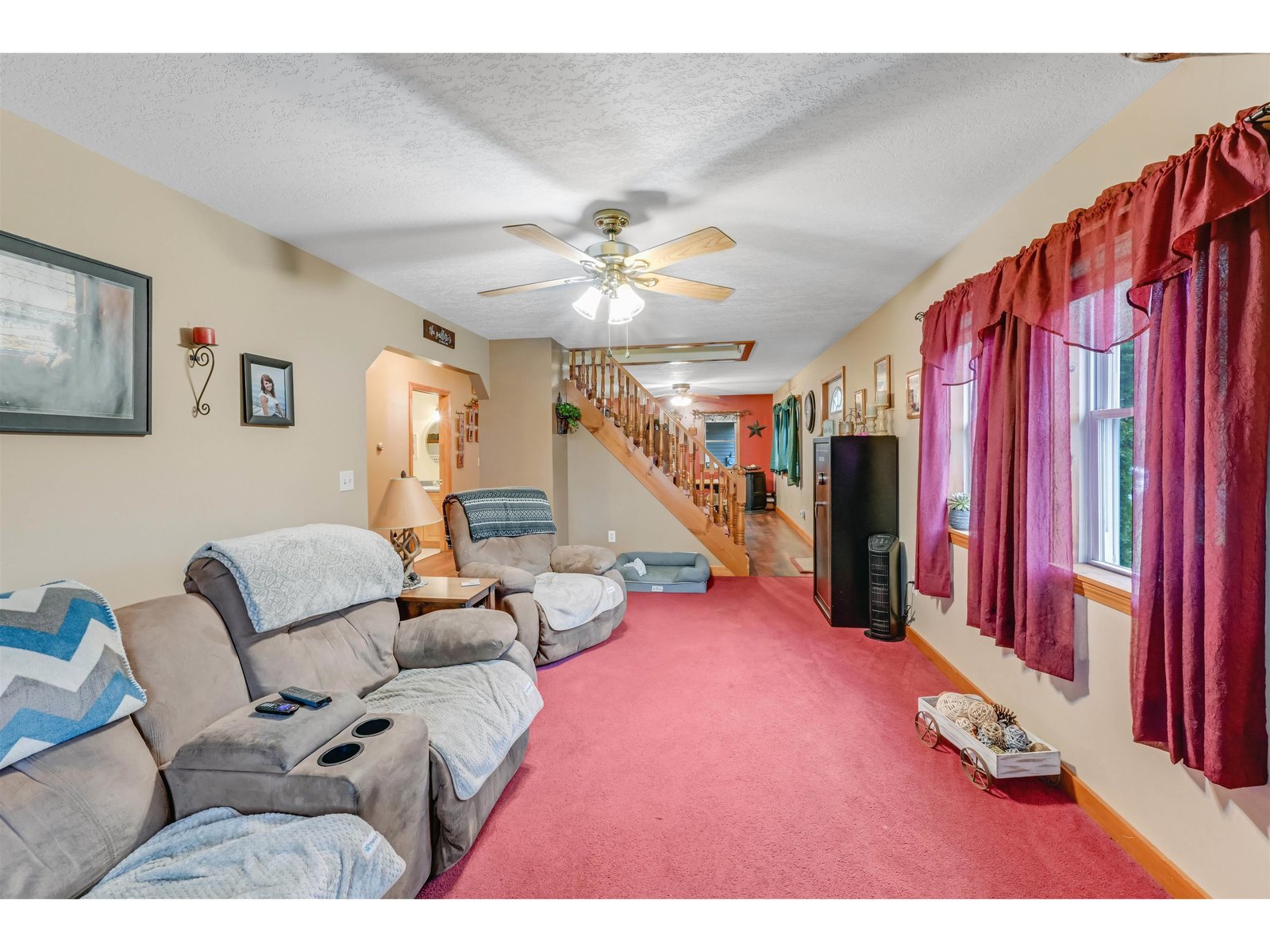 93 Carpenter Boulevard