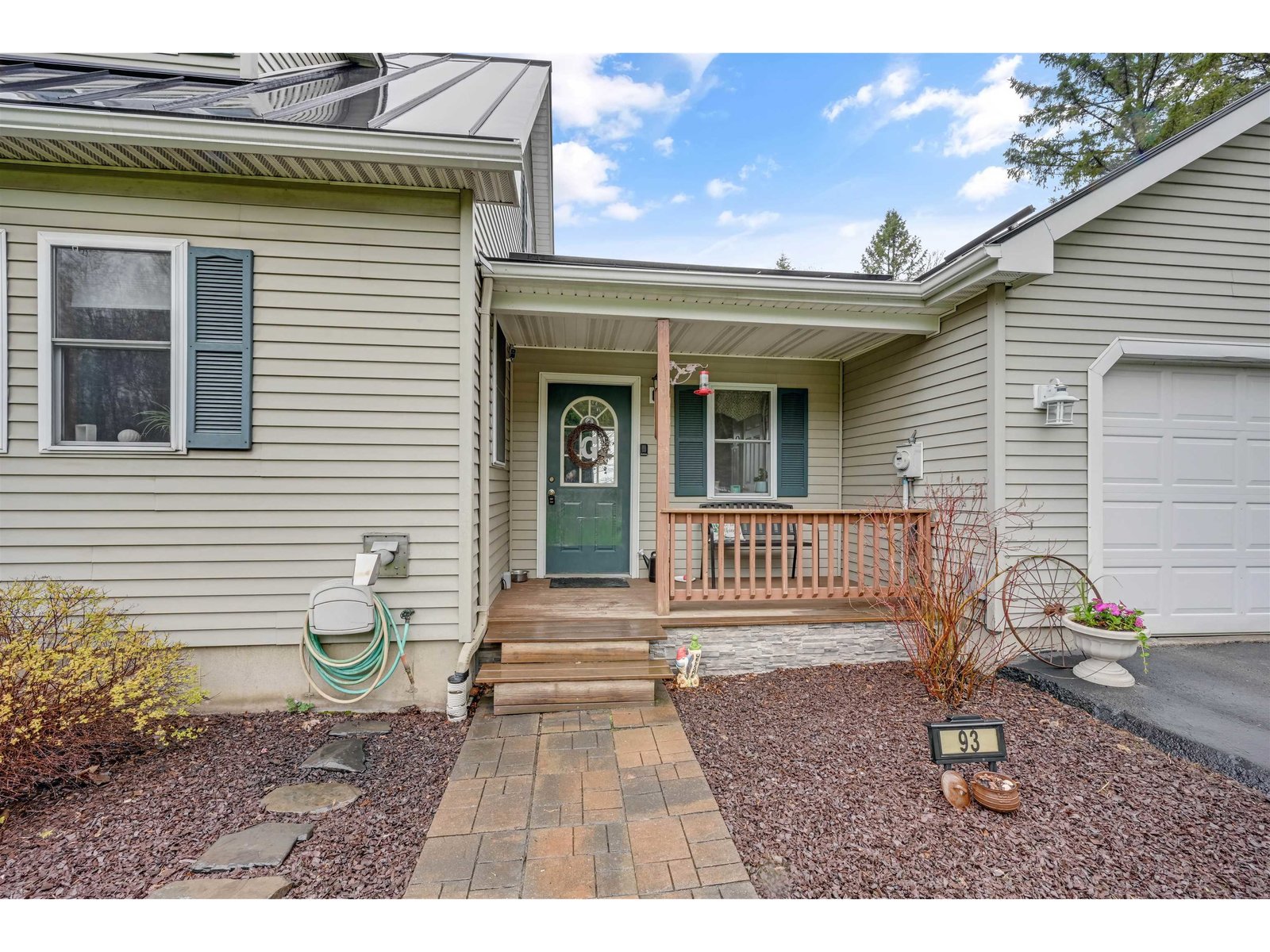 93 Carpenter Boulevard