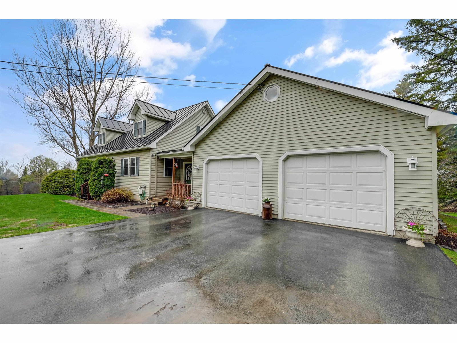 93 Carpenter Boulevard