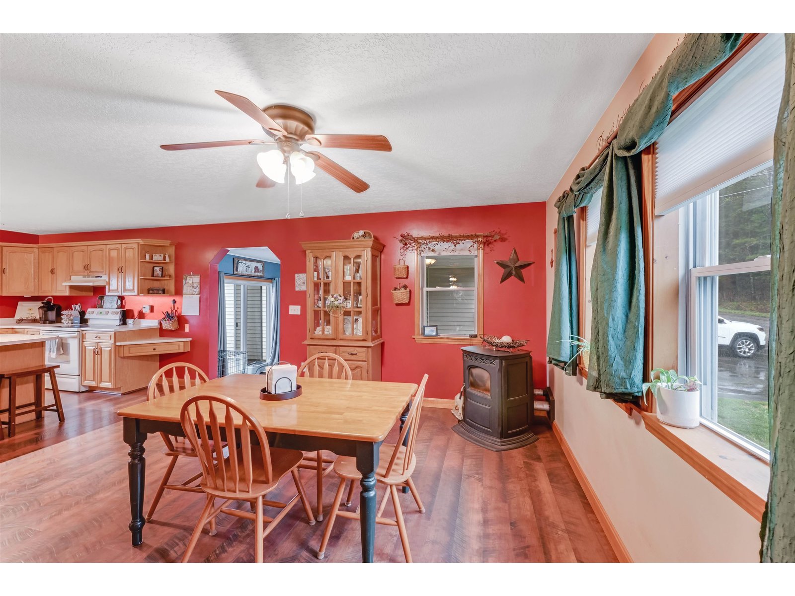 93 Carpenter Boulevard