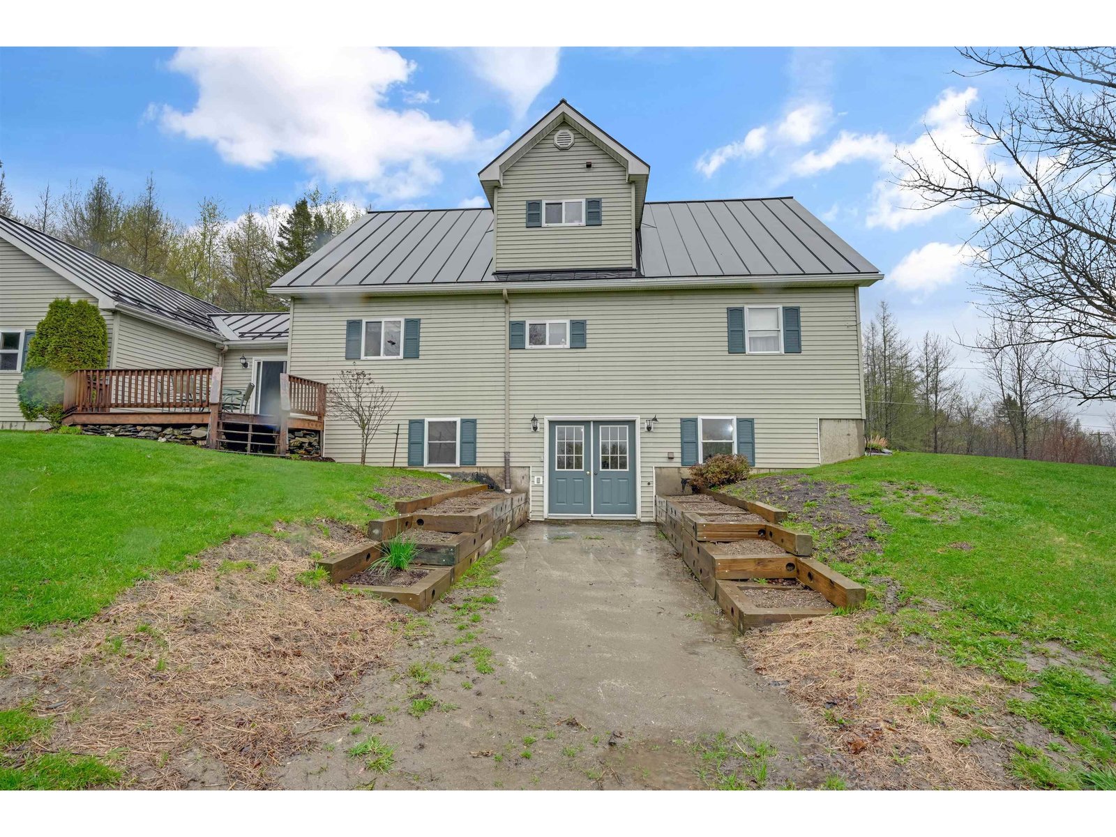 93 Carpenter Boulevard