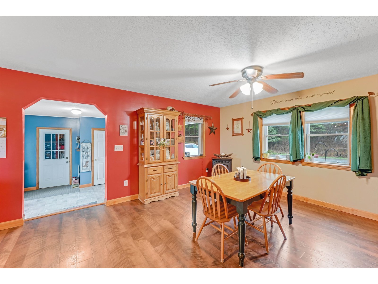 93 Carpenter Boulevard