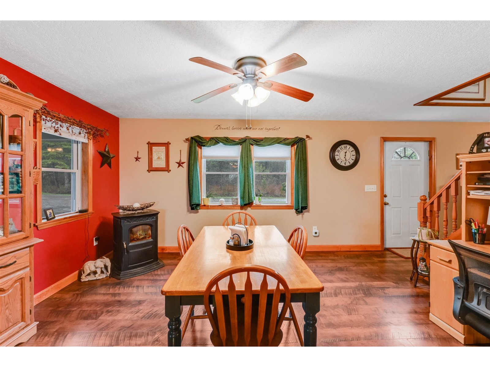 93 Carpenter Boulevard