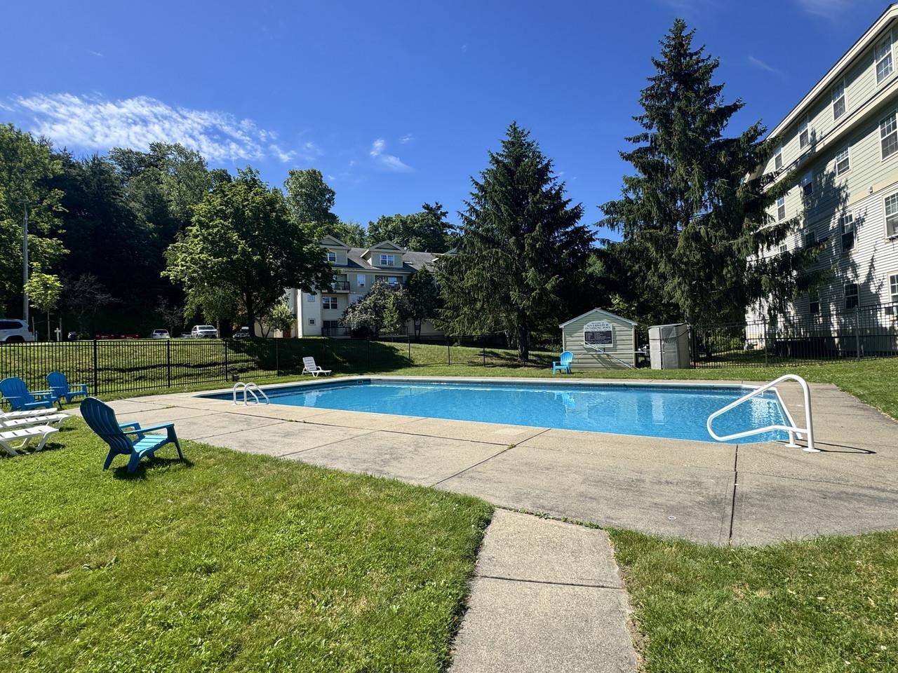 HOA Pool - Perfect for Summer!