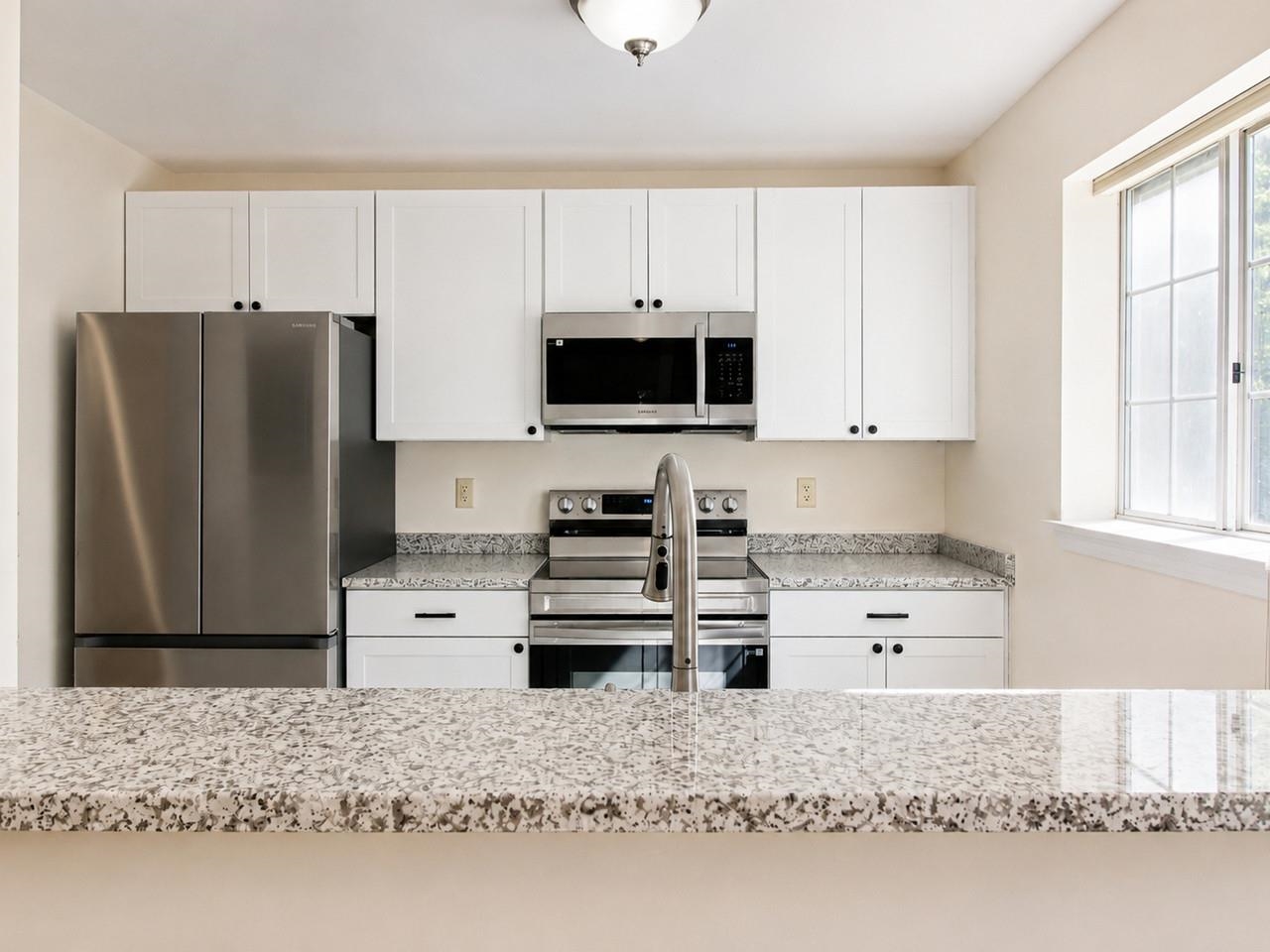 Kitchen with Granite bar